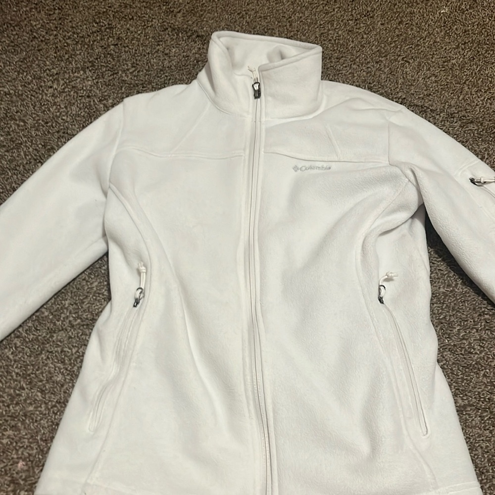 White Columbia sweatshirt